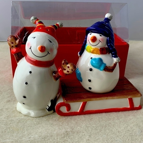 Adorable Snowmen Salt and Pepper shakers - Picture 1 of 9